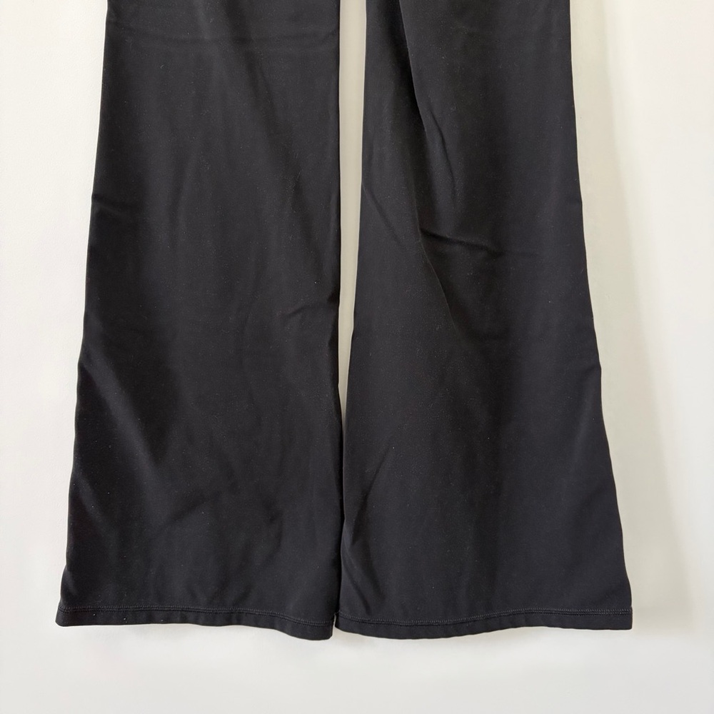 Athleta Ultra High Rise Elation Flare Leggings Black 34.5in Medium TALL - Picture 8 of 12